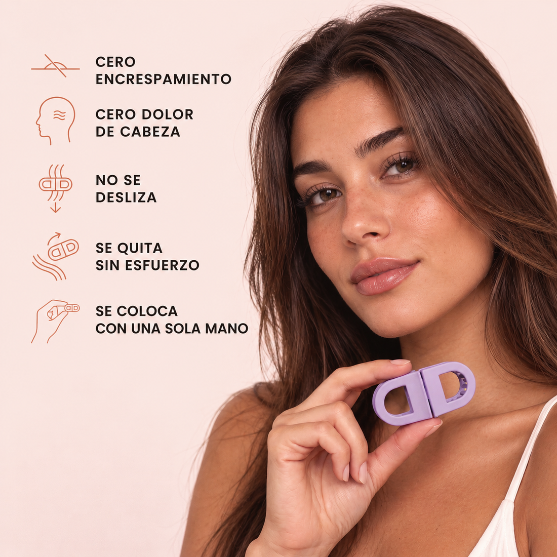 Woman holding a lilac Magnelena magnetic clip